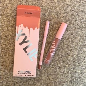 Kyle Jenner lip blush and liner in “au naturel”
